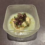 イル アオヤマ - 茨城産鮑、鶏ブロードの冬瓜すり流し、オシェトラキャビア