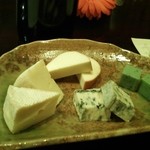 小石澤 - チーズ盛り合わせ。