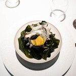 レフェルヴェソンス - Primal | Northern sea urchin, wakame, Sasanishiki risotto with tomato and basil