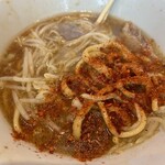 ラーメン二郎 - 一味と唐辛子で味変