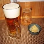 とりあん - プレモルとアテ（高野豆腐）