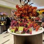 Big Island Candies - 秋色のディスプレイ