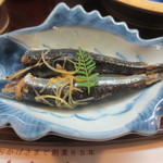 つき出しは、ほうたれ鰯の生姜煮