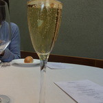 オトワ レストラン - グラスシャンパンで乾杯
