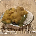 御料理 寺沢 - 鮑の飯蒸しの生海胆のせ