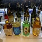 ANAラウンジ - 酒類豊富です