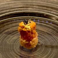 鮨 四 - うに、キャビア、とろたくに金粉も！