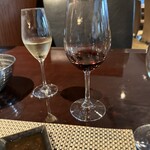 カスケイドカフェ - 飲み放題のワイングラス