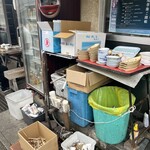 亀清 - ドリンク用冷蔵庫と返却場所