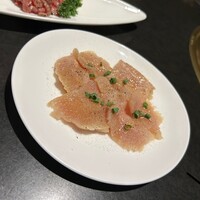 仙台牛焼肉 花牛 - ■上ミノ　1,300円…コリコリとした食感と豊かな旨味が楽しめた。歯ごたえがあり、噛むほどに味わいが広がった。