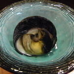 丸萬寿司 - 2014.4)おまかせの最初はシッタカガイ