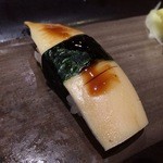 寿司安 - 歯切れも心地よい墨烏賊。職人の仕事が光る一品です。