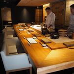 鮓 みずき - 店内（コの字型カウンター席）