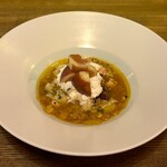 モダンスパイス 虹の仏 - 蟹ほぐしスパイスバター炒め　蓬莱柿イチジク　ブッラータチーズ