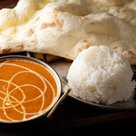 家帝 - 料理写真:バターチキンカレー（ナン、ライス付）