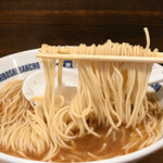 NIBOSHI MANIA - 銀鱗秋刀魚鮮魚煮干蕎麦の麺リフト