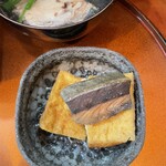 福よし - 厚揚げに鰤切身の煮物