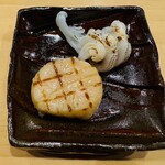 鮨 奥 - 新イカのゲソ・帆立炙り