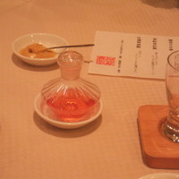 崎陽軒本店 嘉宮 - 赤梅酢の様なフルーティな味わいの赤酢でした。