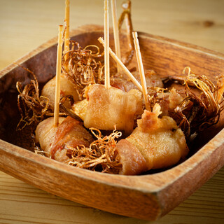 돼지고기 말이 튀김과 히게 마늘은 인기 있는 별미! 술안주로 딱입니다◎