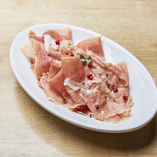 「お通し」切立生ハムがお変わり自由！スペイン産ハモンセラーノ