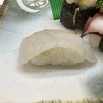 すし鶴 - これは鯛タイ。　美味いタイ。　
      (次藤 洋のマネで)