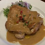 キュル・ド・サック - ランチメインの鶏モモ肉カレーソース