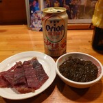 守礼の邦 - いつものモズクと何故かのビーフジャーキー