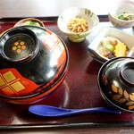 梅茂登 - 2023年8月　ランチ秀衡うなぎ　ふたオープン前！