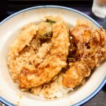 玉屋 - 底までギリギリ届かない、絶妙な塩梅のタレが最高。