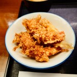 玉屋 - サクサク感を保つため、一旦"蓋"に逃すのが個人的ないただき方。