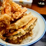 玉屋 - ご飯は適量ですが、タネが充実しているので、十分なボリューム。