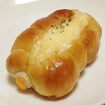 サンヴァリエ - チーズちくわパン（105円）