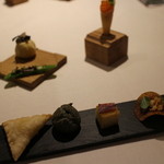 ル・タン・ペルデュ - 前菜1：チーズのリソル、ピザポテト、ブータンのシュー、イベリコの生ハム、スナップエンドウ、パンパーニャ、サーモンのコルネ