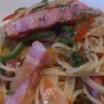 SU！SU！ ITALIAN DINING - 厚切りベーコンと新玉ねぎのパスタ パプリカのガーリック風味