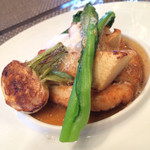 産地直送鮮魚のポワレオマール海老のソース