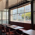 水炊き もつ鍋 博多廊 - 内観、テーブル席