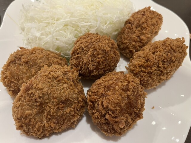 とんかつ山さき ポテトコロッケ120円、メンチかつ190円、豚挽肉メンチカツ140円、あじフライ190円、ロースかつ500円