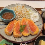 伏見町POPEYE - ぶ厚めにカットされたサーモンが