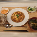 トーコーキッチン - 四川風麻婆豆腐 副菜二品、豚汁、ご飯