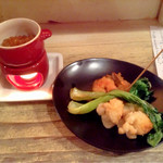 マンモス食堂 - もっちり！！エビフォンデュ

餅とエビのフォンデュです。