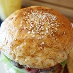 MAD BURGER - ふわふわのバンズはこれだけでも美味しい♪