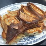 中華料理 哲ちゃん - 料理写真:迫力の餃子三人前! ええ一人前7個?嫁様と息子と三人でバクバク。王将っぽく見えるけど、どちらかというと眠眠の餃子に近いかなあ。結構アッサリだけどパンチがないわけじゃないな!ええがな ¥200。セール中で通常¥250。