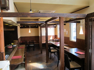 Masaya - 入店して右側４テーブルとカウンター