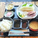 光る海 - イカ刺し定食