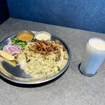 ジョニーのビリヤニ - マトンキーマビリヤニ+ラッシー