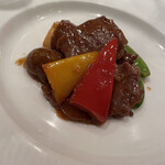 262475760 - 牛肉の炒め物は赤ワインに外しません