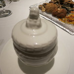 カントニーズ 燕 - 佛跳牆の器にはお坊さん