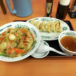 Hidakaya - ...「五目中華丼（580円）」+「餃子（6個）（210円）」、イイ！！