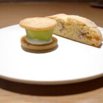 ひまわり食堂2 - シャインマスカットサンドとカントゥッチ